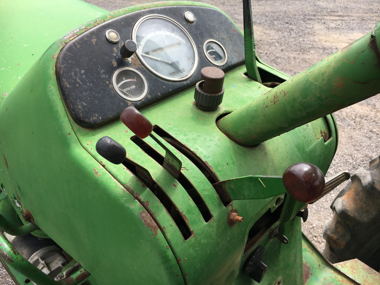 ./imagenes/INVOICE/2019/12103/TRACTOR JOHN DEERE 3010  (25).JPG